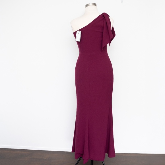 Dress the Population Georgina One Shoulder Bow Gown - Picture 3 of 15